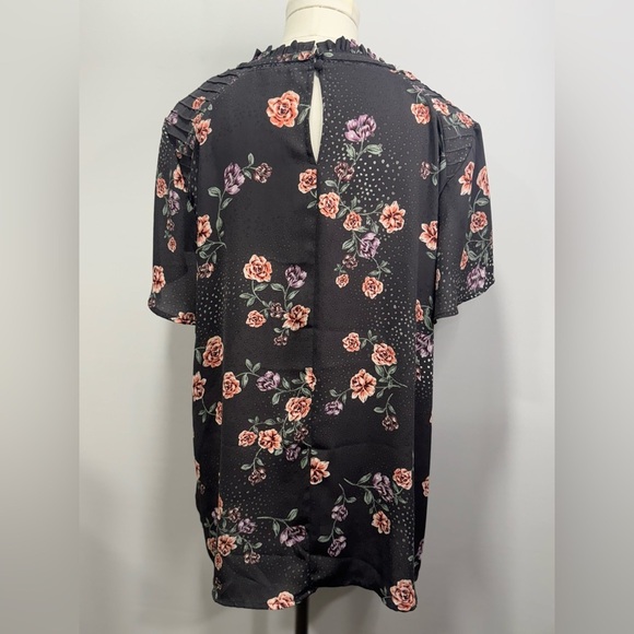 Torrid  Blouse Grey Floral High Neck Cap Sleeve Flowy Keyhole Women’s Size 1 - Picture 4 of 9